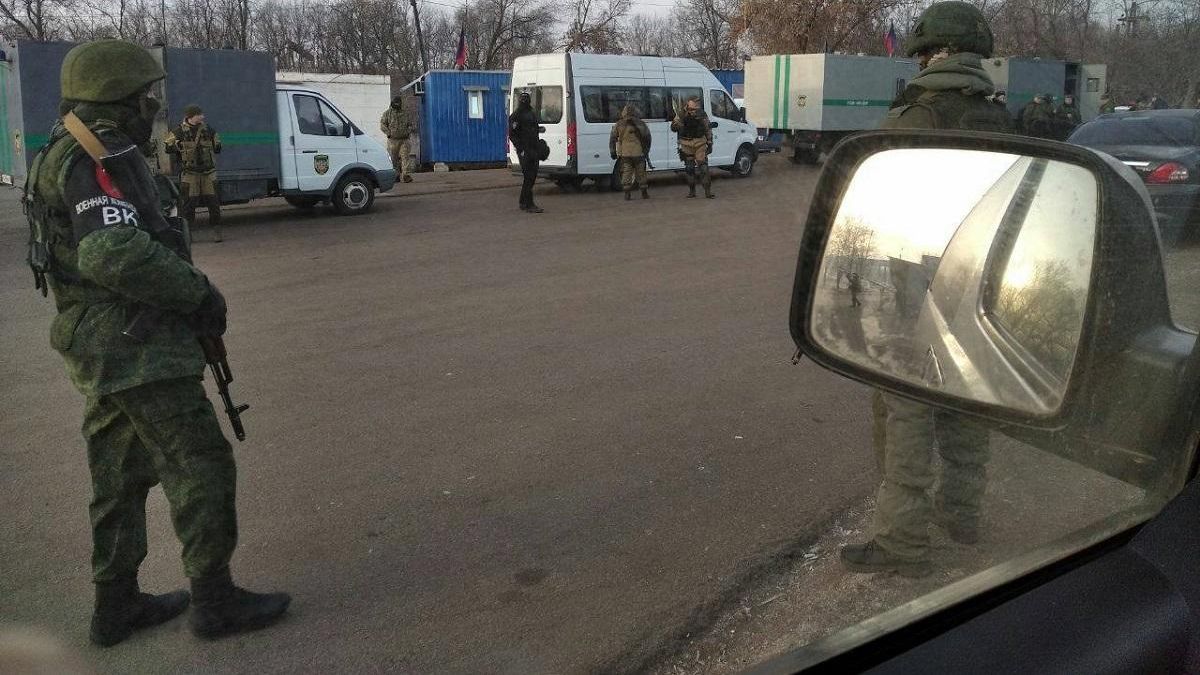 Во время обмена пленными автобус луганских боевиков попал в ДТП: видео