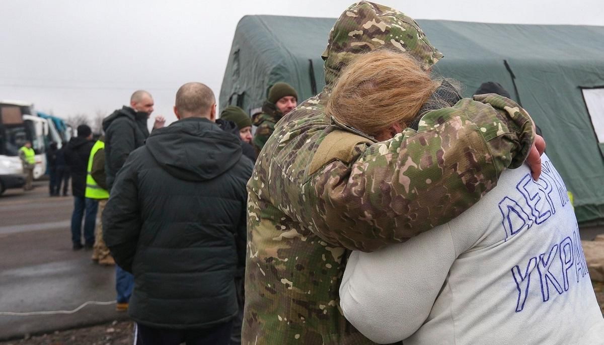 Мамо, не плач: перші коментарі та розповіді звільнених з полону українців