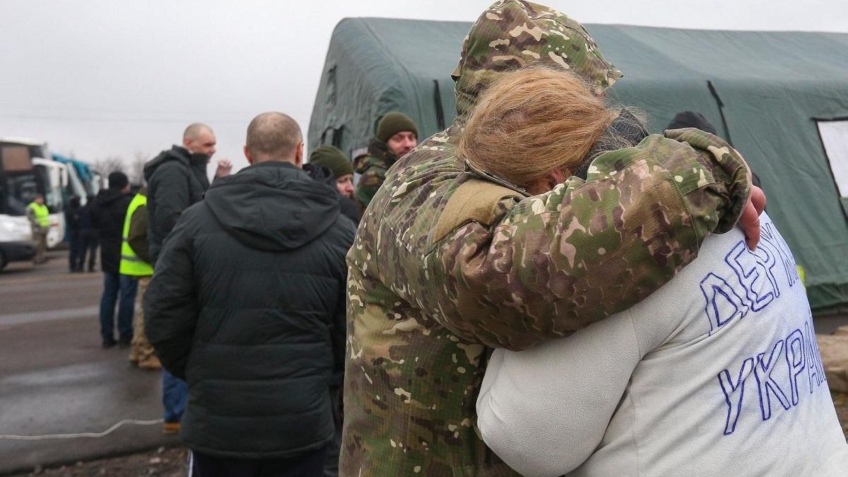 Мама, не плачь: первые комментарии и рассказы освобожденных из плена украинцев
