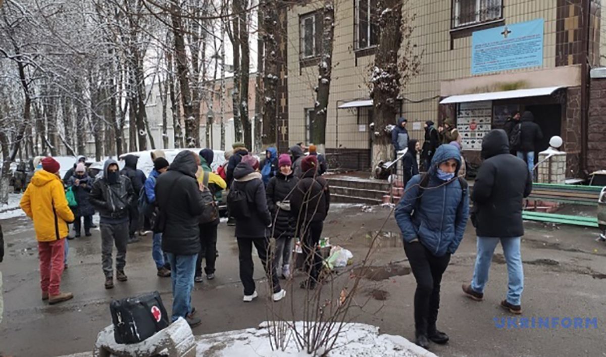 Активисты заканчивают пикет под Лукьяновским СИЗО, где держали экс-беркутовцев