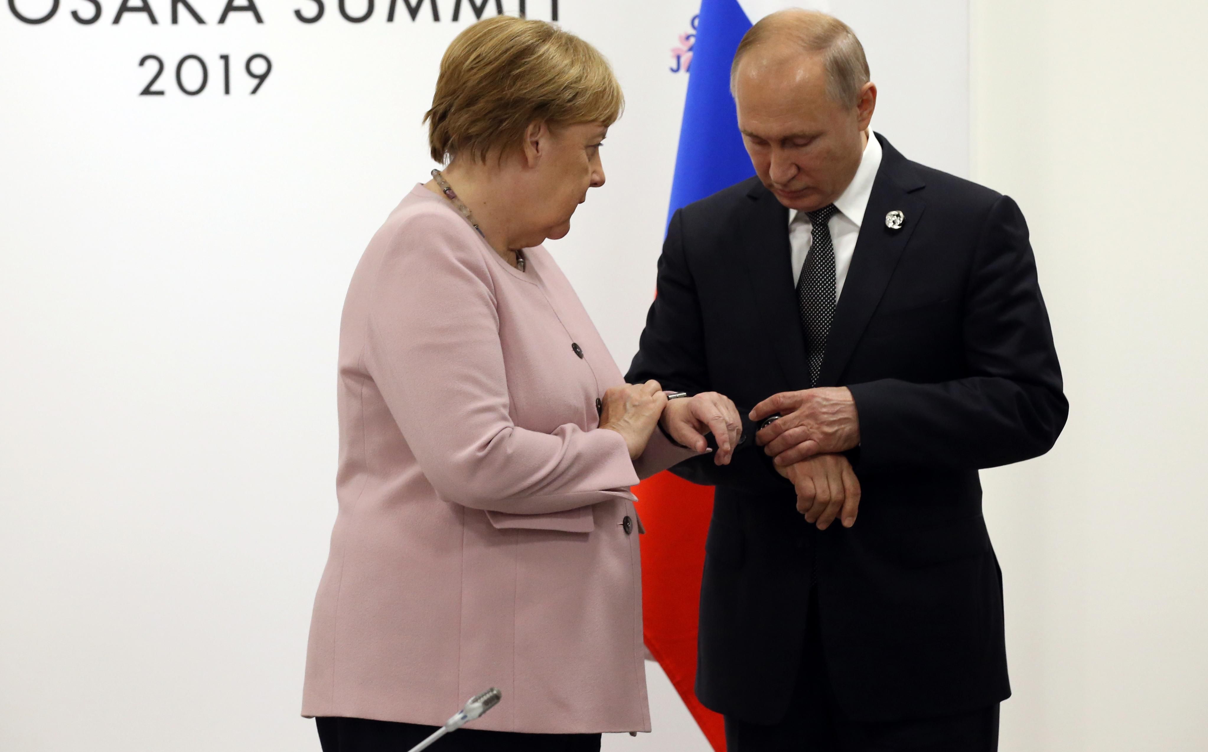 Путін обговорив з Меркель великий обмін полоненими між Україною та бойовиками Путін обговорив з Меркель великий обмін полоненими між Україною та бойовиками