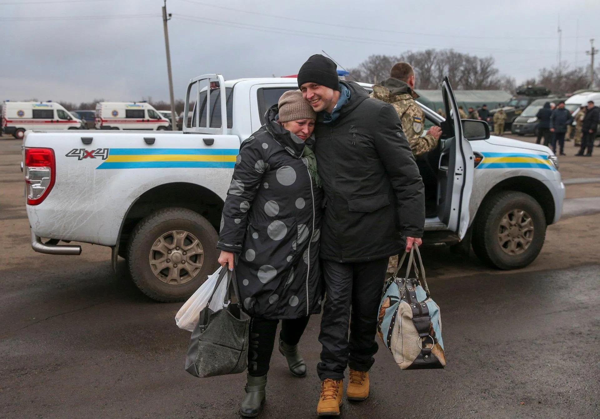 обмін полоненими Україна ОРДЛО фото зустріч полонених українців