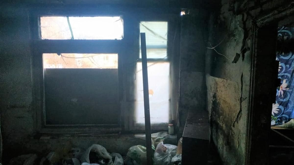 В Киеве семья с двумя детьми жила в заброшенном доме: фото