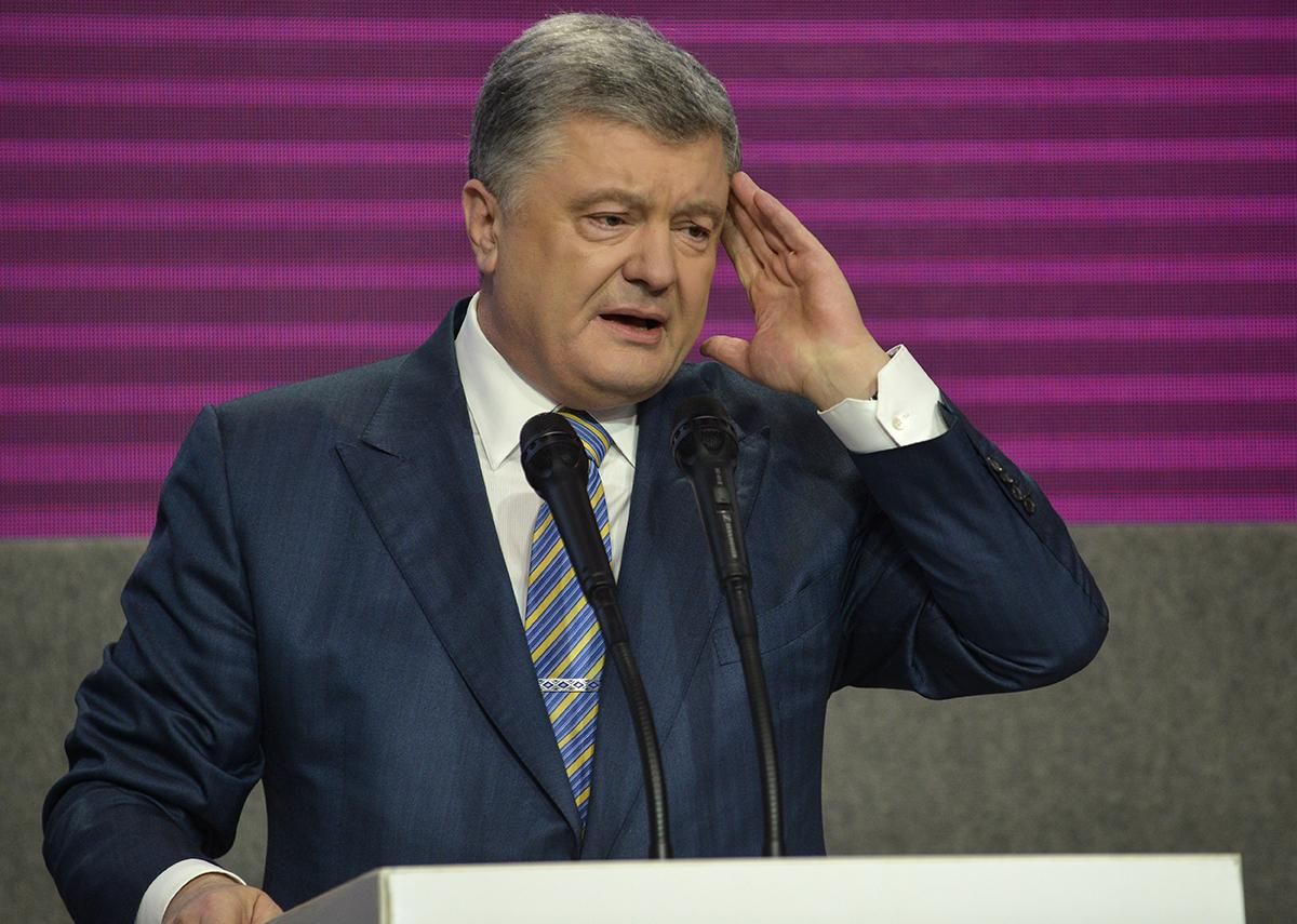 Мільйони за публікацію: як Порошенко просував свої ідеї через фейкових політологів та блогерів