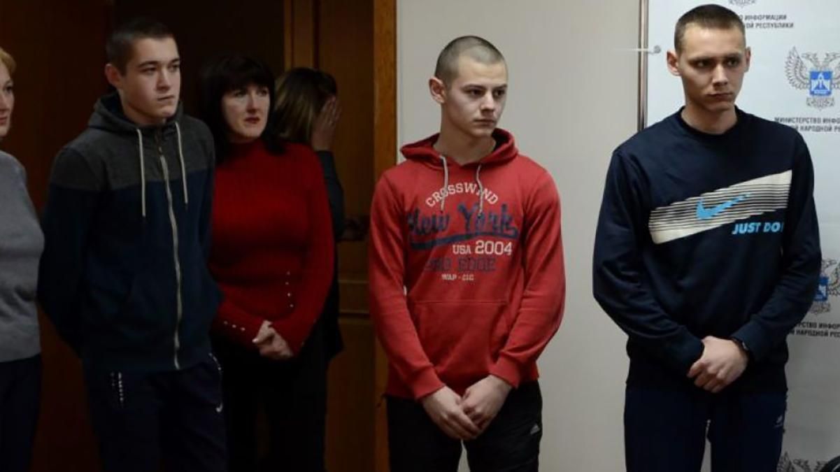 Бойовики на Донбасі заявили про помилування підлітків, відомих як "ясинуватські диверсанти" Бойовики на Донбасі заявили про помилування підлітків, відомих як "ясинуватські диверсанти"