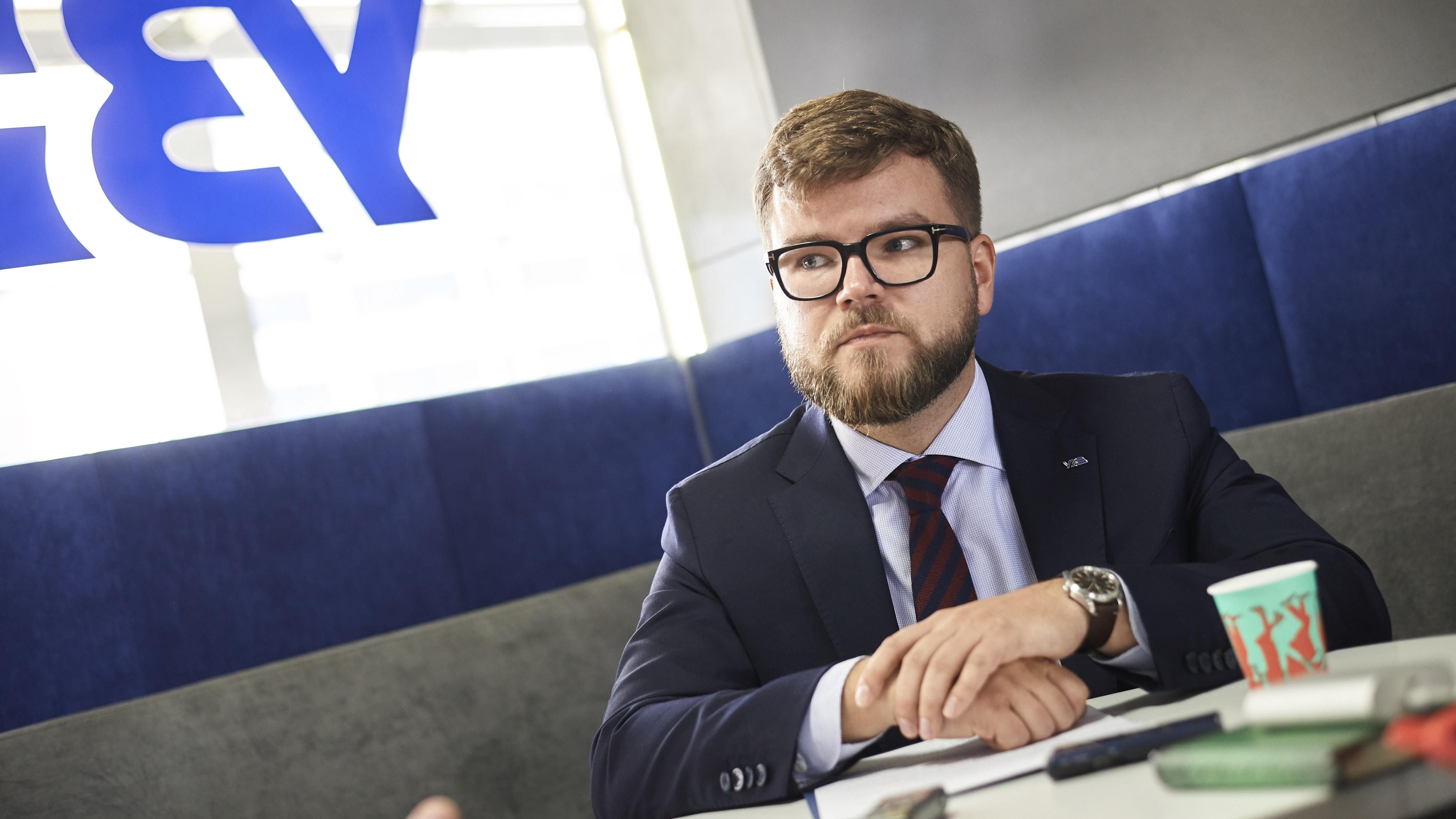 Кравцов іде з посади голови Укрзалізниці в "публічний сектор" Кравцов іде з посади голови Укрзалізниці в "публічний сектор"