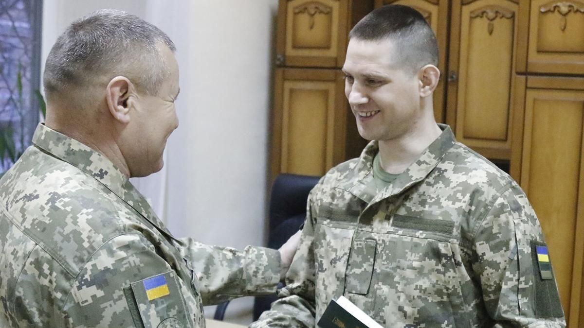Обмін полоненими: військовим вручили нові документи Обмін полоненими: військовим вручили нові документи