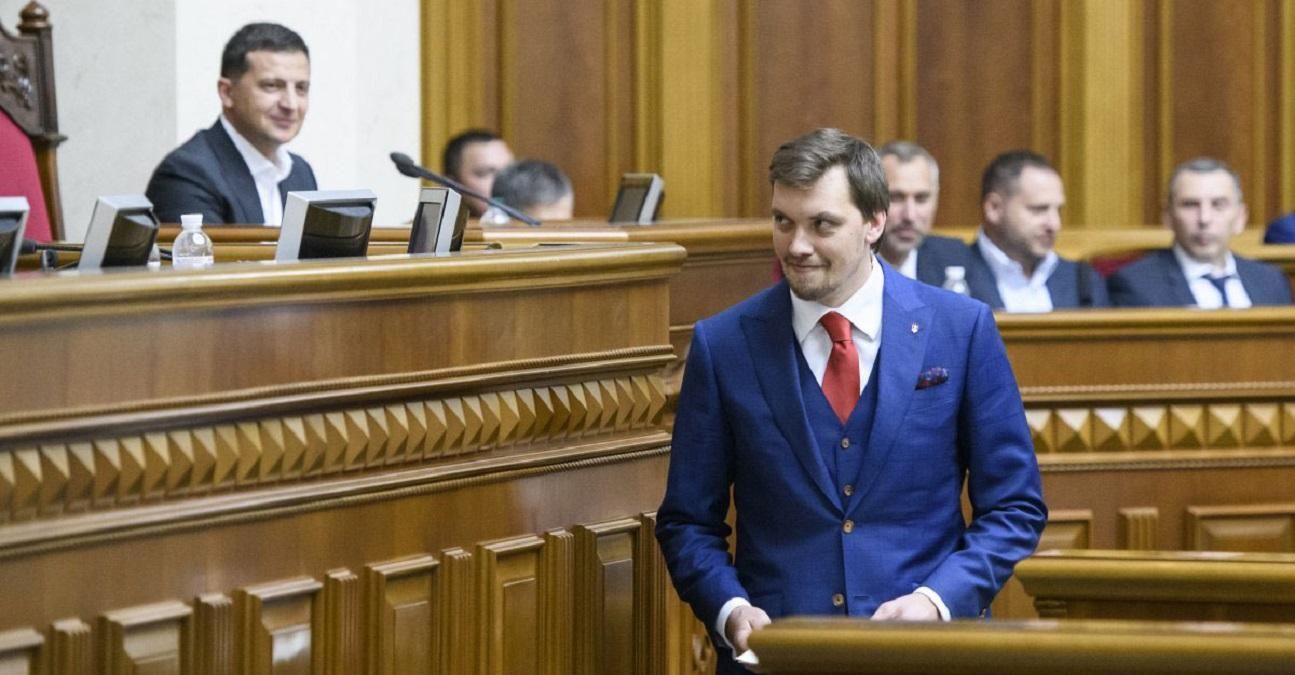 Прем'єр Гончарук привітав з Новим роком і подякував за "дуже правильний вибір": відео Прем'єр Гончарук привітав з Новим роком і подякував за "дуже правильний вибір": відео