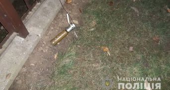 У новорічну ніч на Закарпатті з гранатомета обстріляли будинок: фото