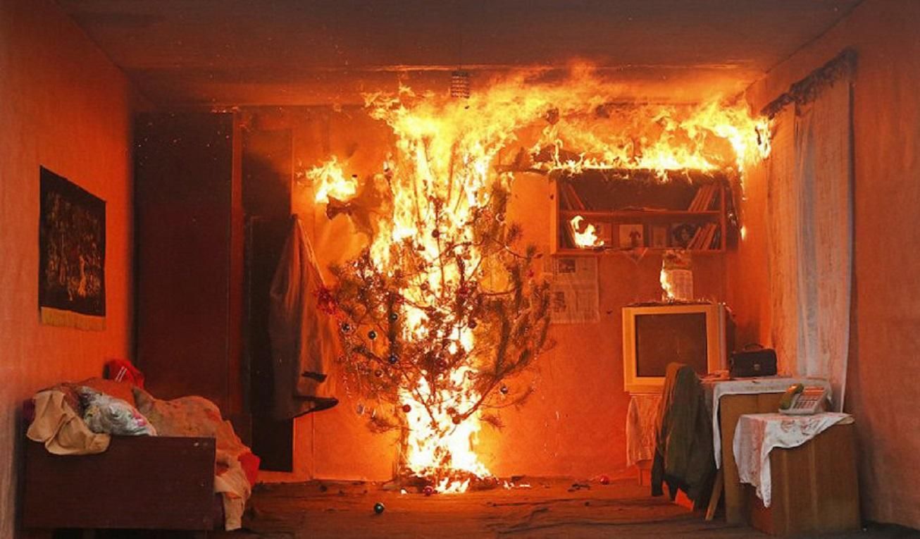 Взрыв салюта, петарда на балконе и елка в огне: как украинцы встретили Новый год – версия ГСЧС