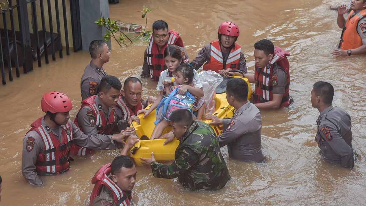 Индонезия: наводнение 2 января 2020 - жертвы, фото, видео