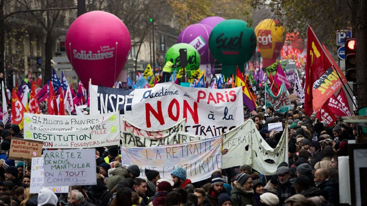 Забастовка во Франции: полиция применила слезоточивый газ - видео Забастовка во Франции: полиция применила слезоточивый газ - видео