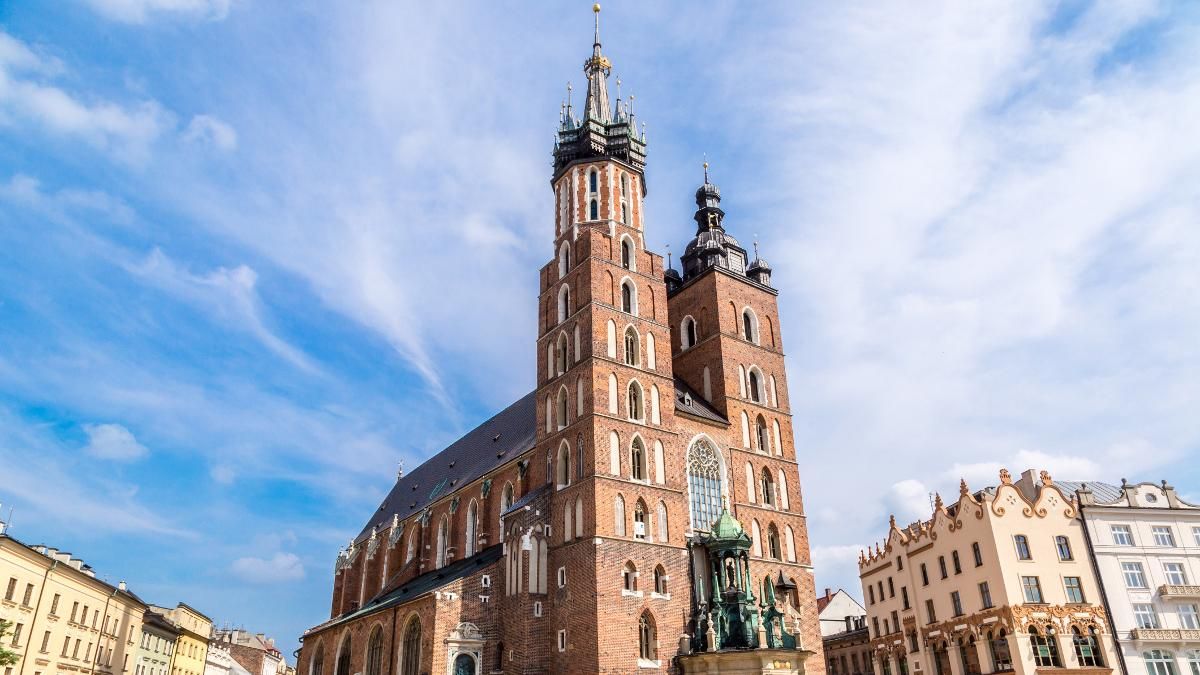 Дрон українця впав на Маріацький костел у Кракові: його затримали Дрон українця впав на Маріацький костел у Кракові: його затримали