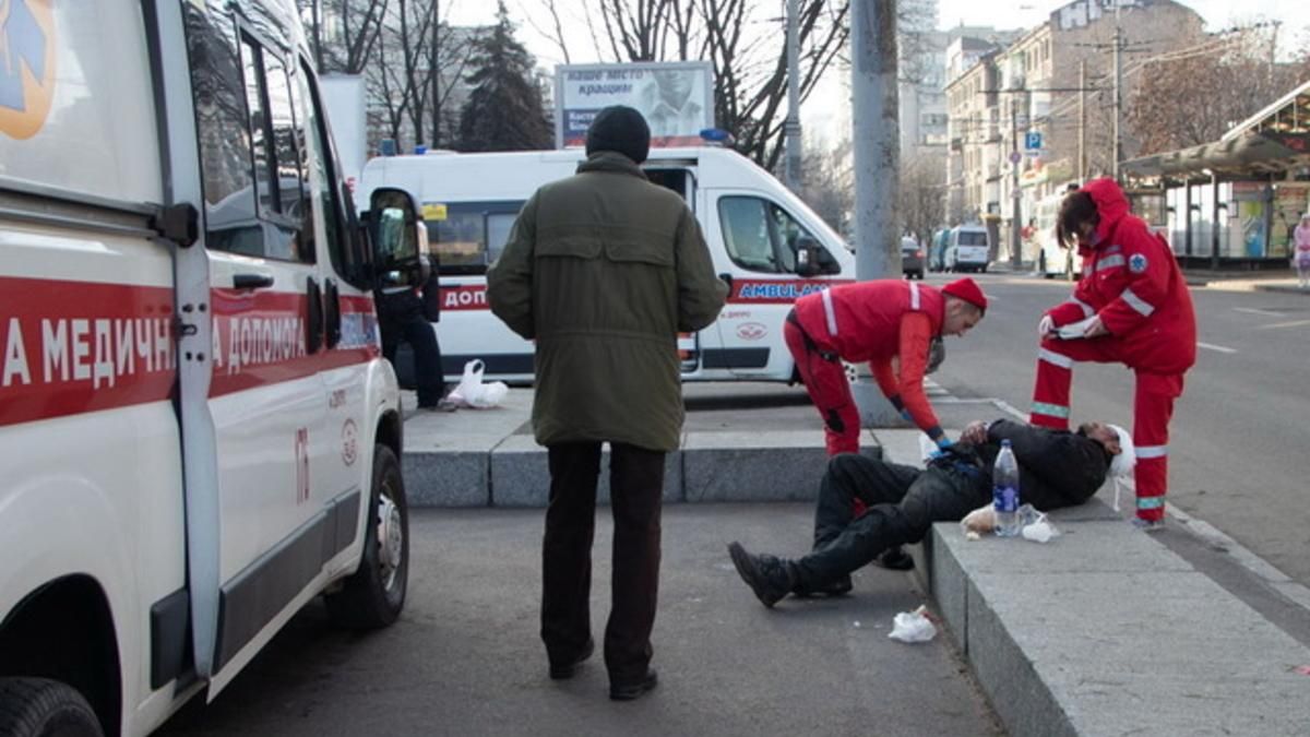 Подростки жестоко избили бездомных в Днепре