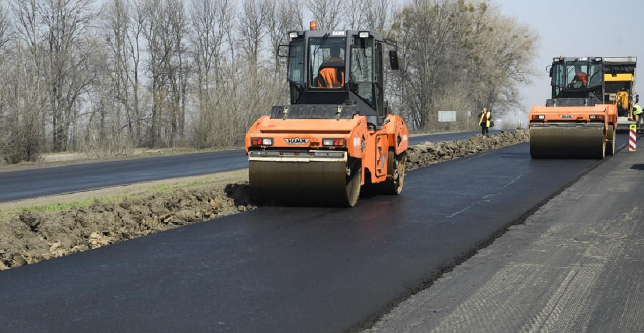 Крадіжка на мільйон: на Закарпатті чиновник нажився на ремонті доріг – фотодоказ Крадіжка на мільйон: на Закарпатті чиновник нажився на ремонті доріг – фотодоказ