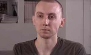 Освобожденный из плена боевиков журналист Асеев снял баннер в свою поддержку: фото