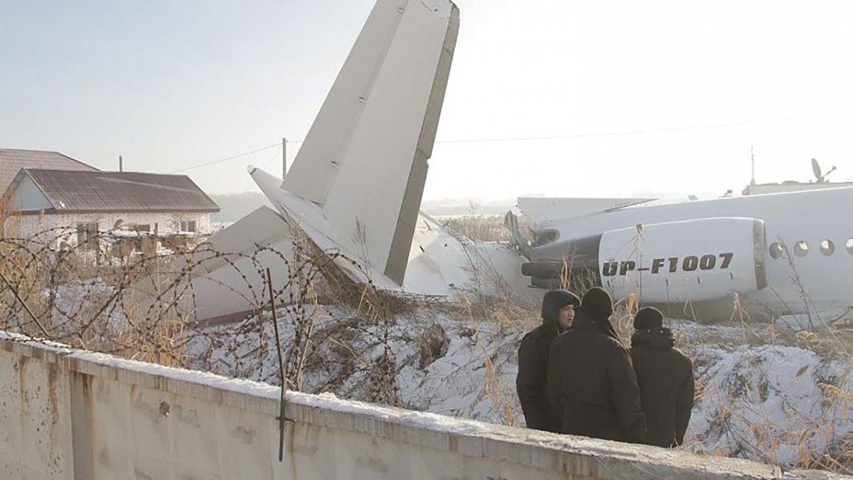 Авиакатастрофа в Казахстане: появилось видео смертельного падения самолета