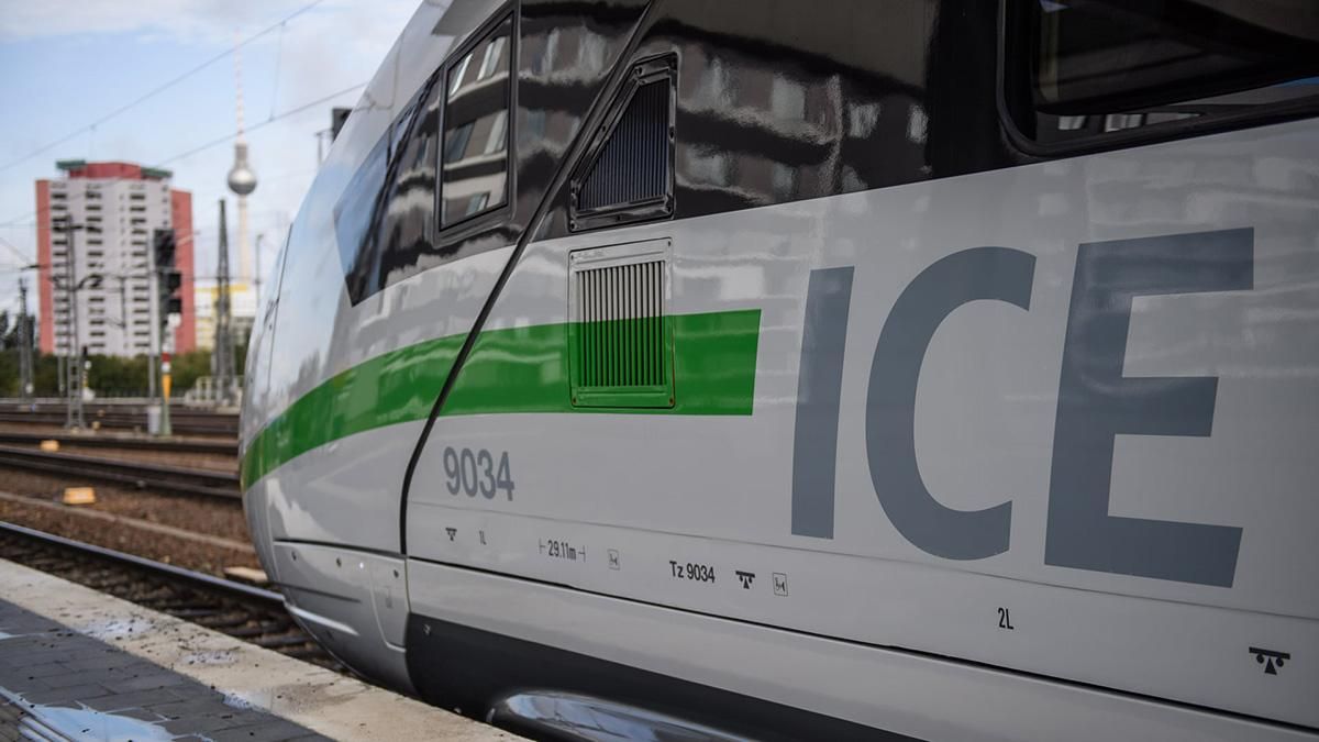 В Германии снизили цены на железнодорожные билеты ради экологии В Германии снизили цены на железнодорожные билеты ради экологии