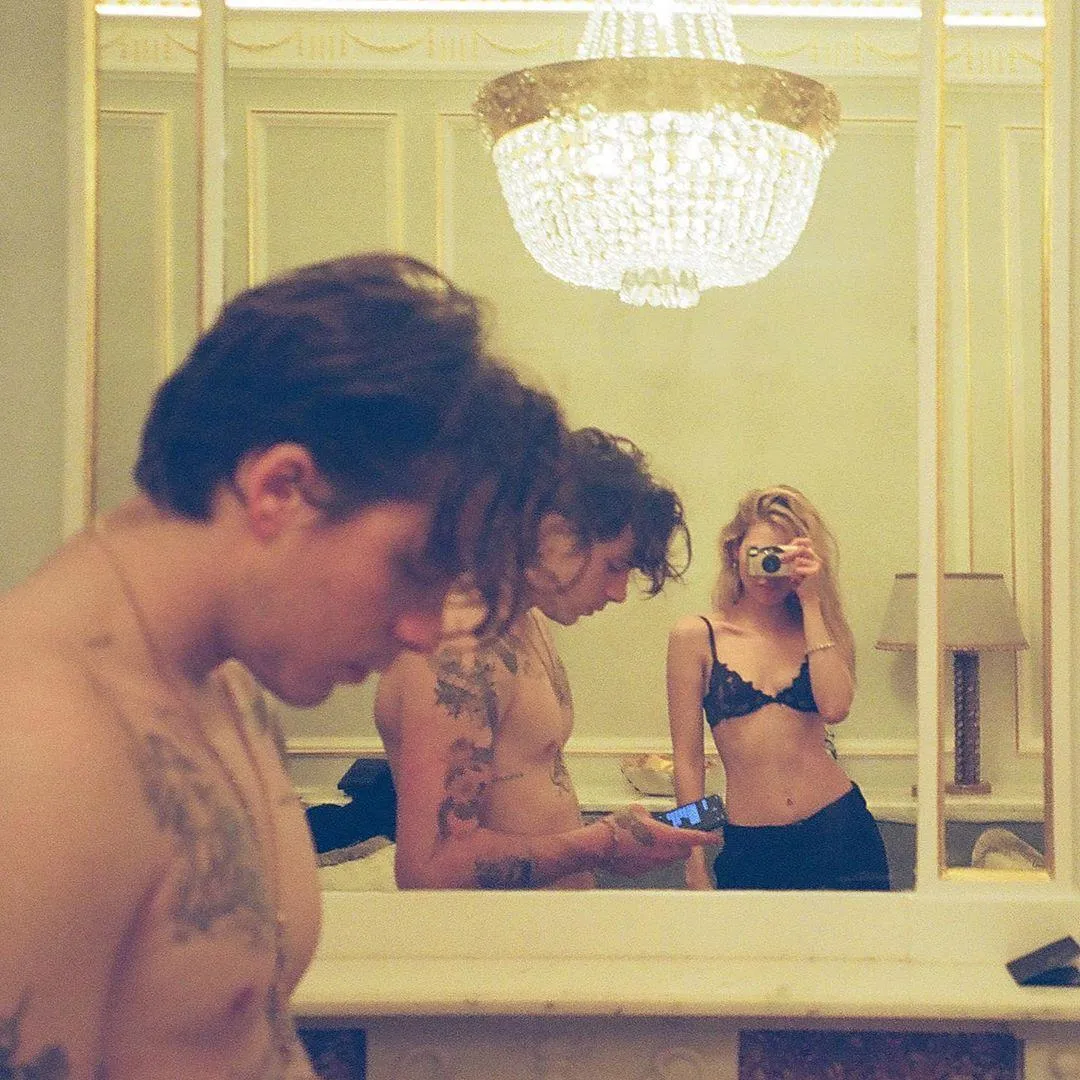 Нікола Пельтц і Бруклін Бекхем Нікола Пельтц і Бруклін Бекхем