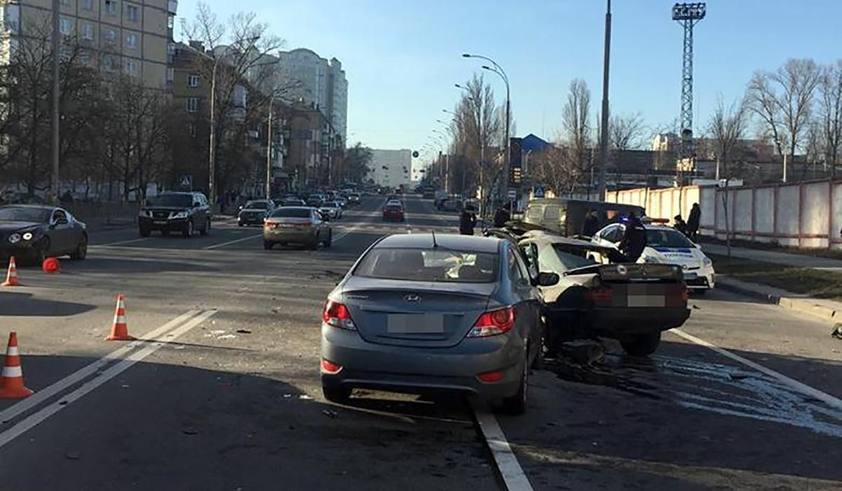 В Киеве произошло жуткое ДТП с участием 3 авто: есть погибший