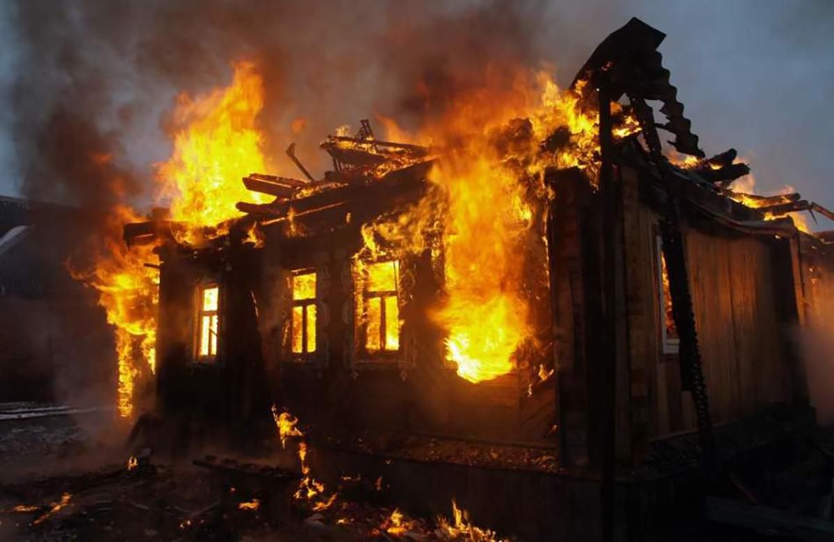 На Новий рік бойовики Донбасу перестрілялись між собою і спалили будинок