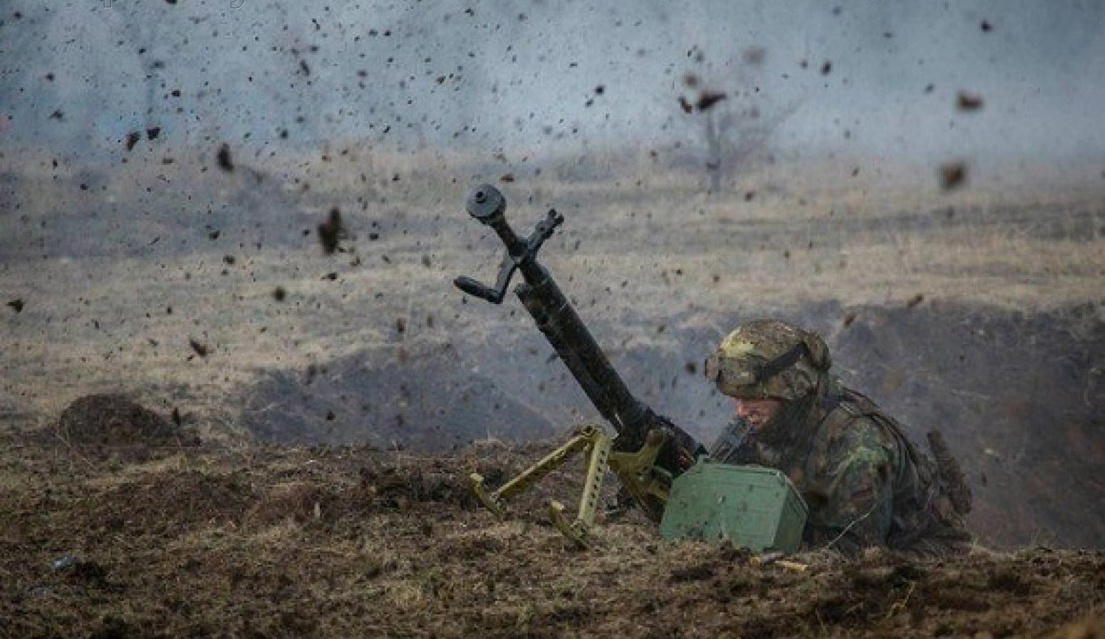 Грузовик украинских военных подорвался на Донбассе: погиб боец