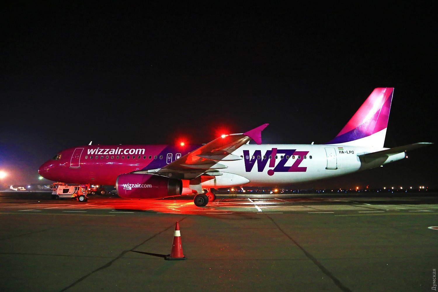 Літак, що летів до Львова, здійснив екстрену посадку через несправність: деталі Літак, що летів до Львова, здійснив екстрену посадку через несправність: деталі