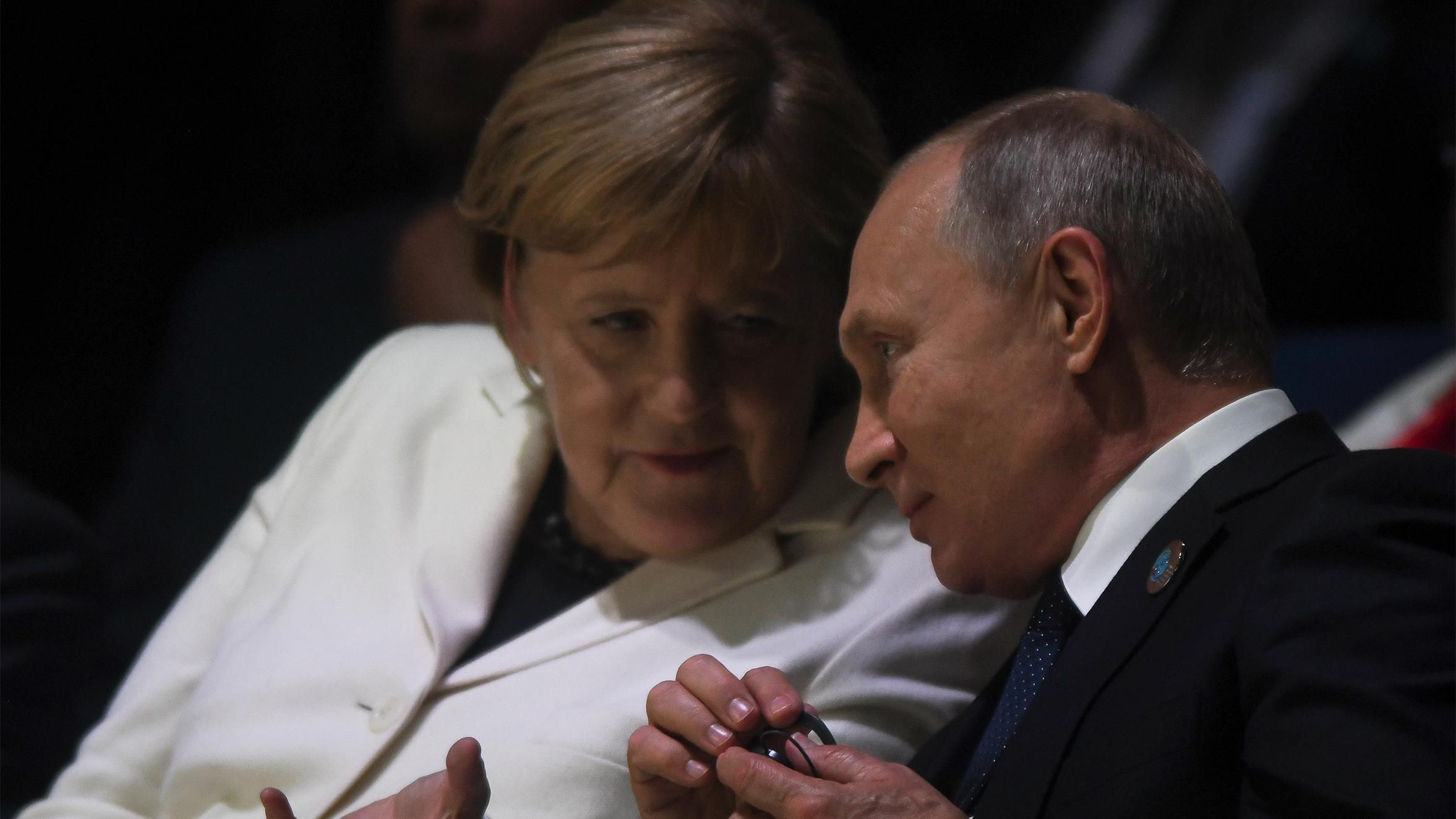 Меркель на запрошення Путіна відвідає Москву: планує обговорити Україну