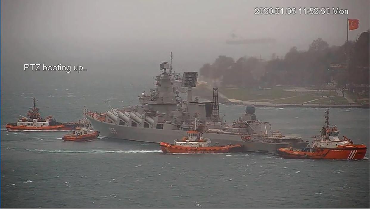 Ракетный крейсер Путина не смог пришвартоваться к пирсу в Стамбуле и вернулся в РФ: видео