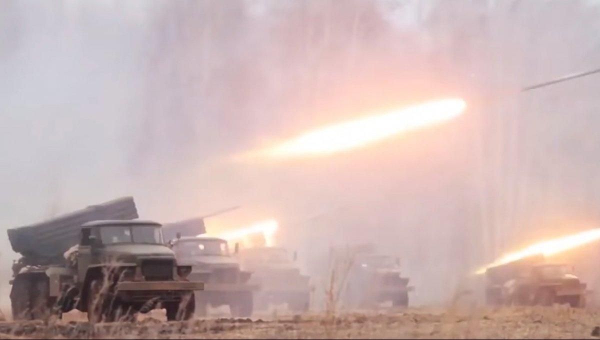 Неподалік лінії розмежування на Донбасі зафіксували 22 "Гради" Неподалік лінії розмежування на Донбасі зафіксували 22 "Гради"