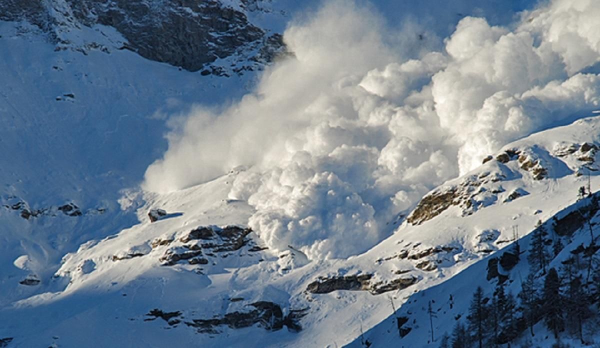 Возможны снежные лавины: на Рождество в украинских Карпатах объявили штормовое предупреждение Возможны снежные лавины: на Рождество в украинских Карпатах объявили штормовое предупреждение