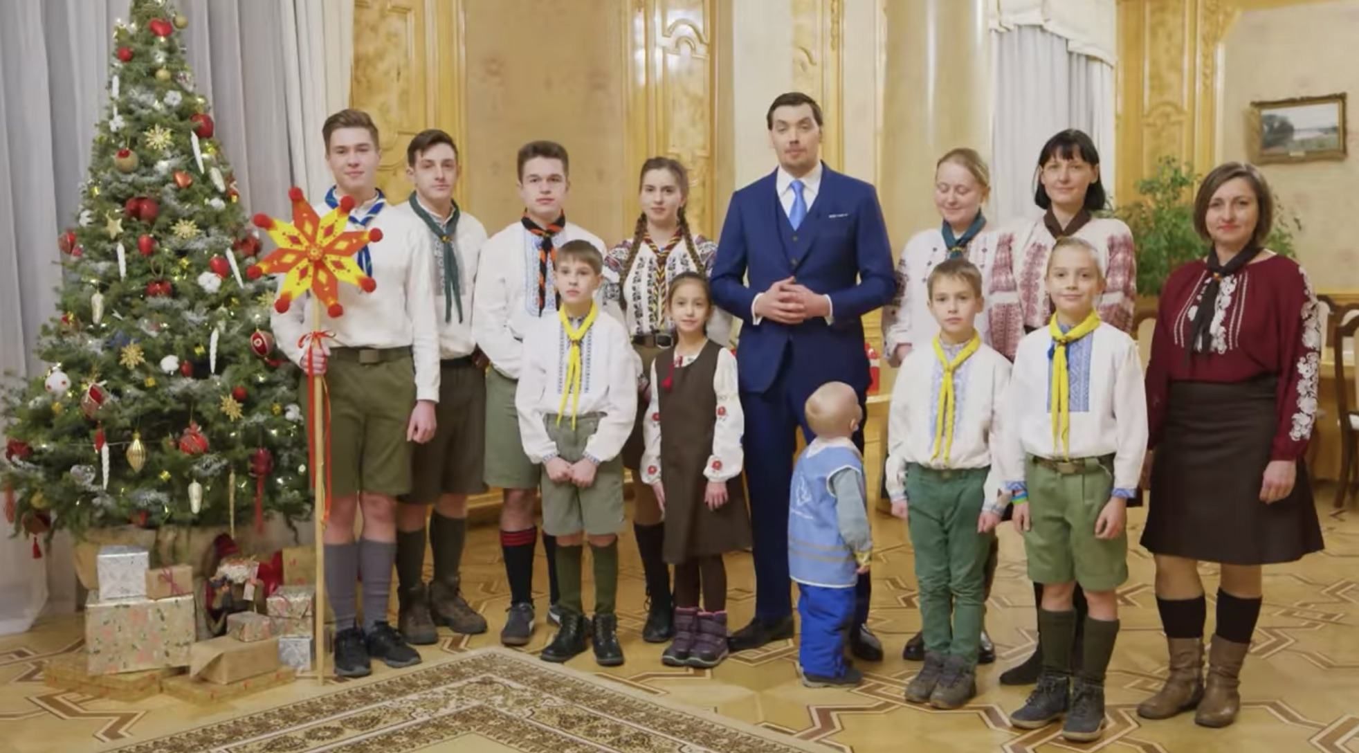 Гончарук вместе со скаутами "Пласта" поздравил украинцев с Рождеством