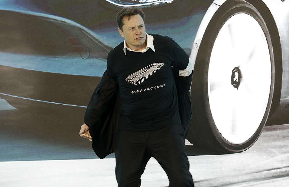 Илон Маск станцевал на открытии нового завода Tesla в Шанхае: видео Илон Маск станцевал на открытии нового завода Tesla в Шанхае: видео