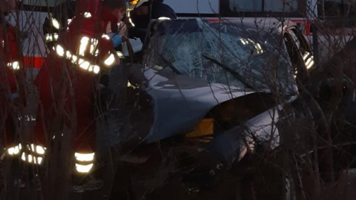 Смертельное ДТП в Днепропетровской области: 14 пострадавших, есть погибшие Смертельное ДТП в Днепропетровской области: 14 пострадавших, есть погибшие