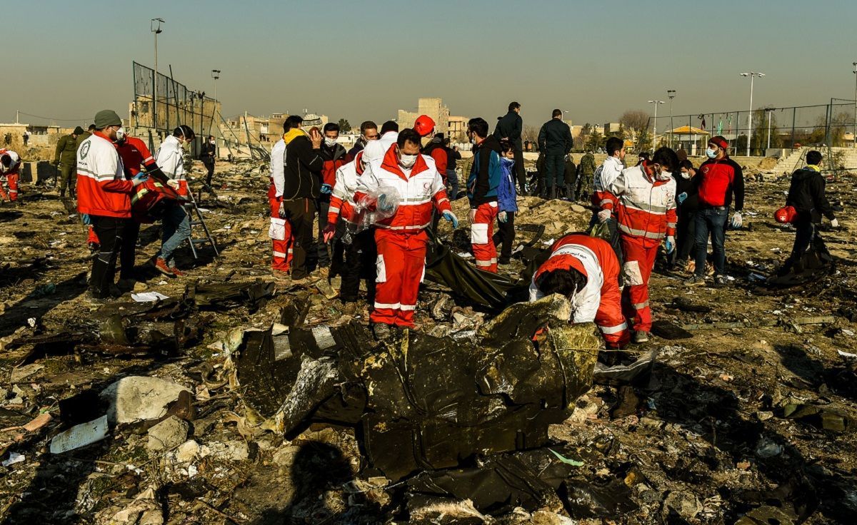 У кабіні пілота літака, що розбився в Ірані, міг статись вибух, – експерт
У кабіні пілота літака, що розбився в Ірані, міг статись вибух, – експерт