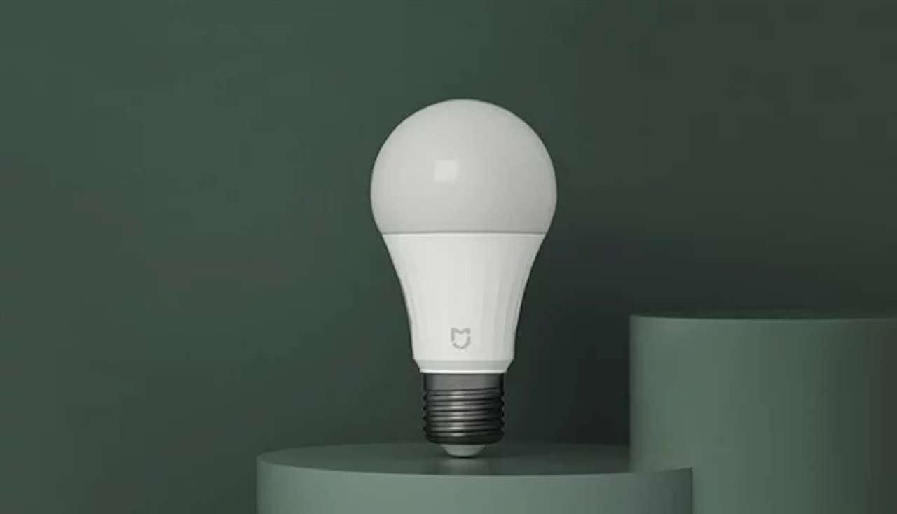 Xiaomi представила "розумну" лампу: функції та ціна