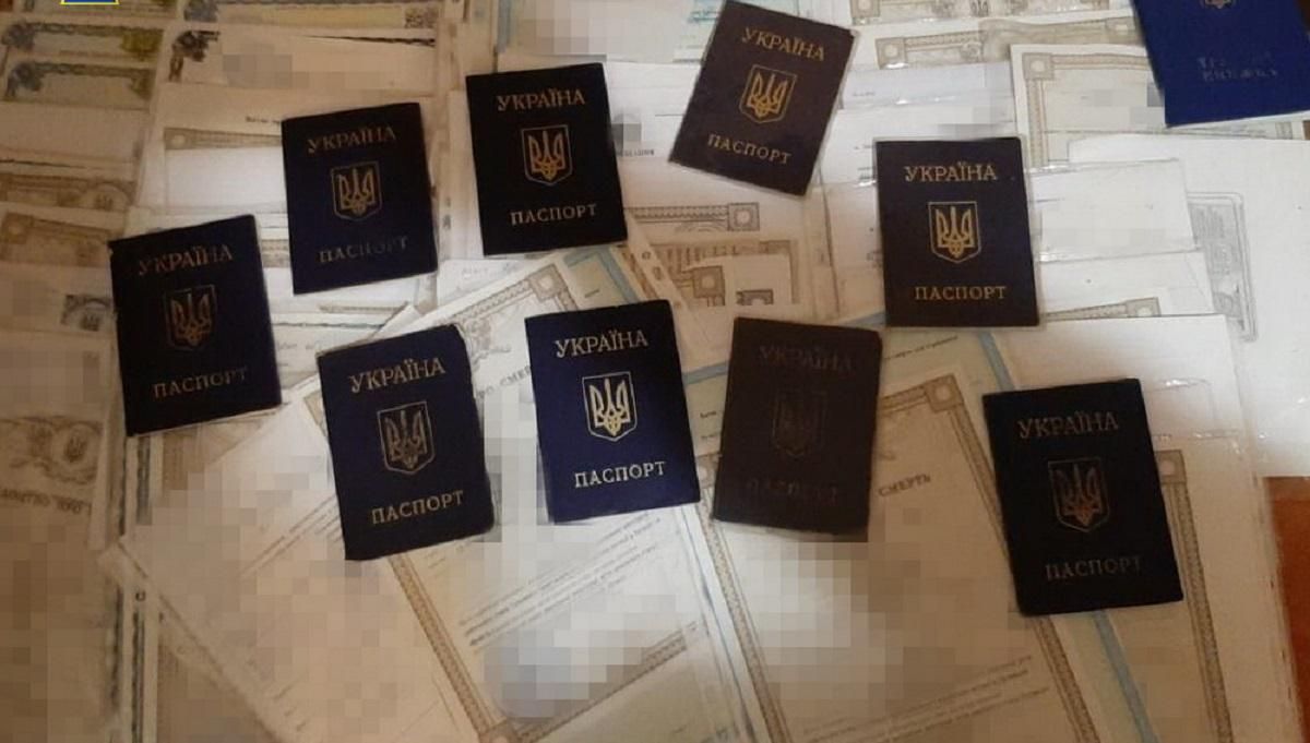 Перевозчик из Алчевска за деньги оформлял боевикам социальные выплаты от Украины