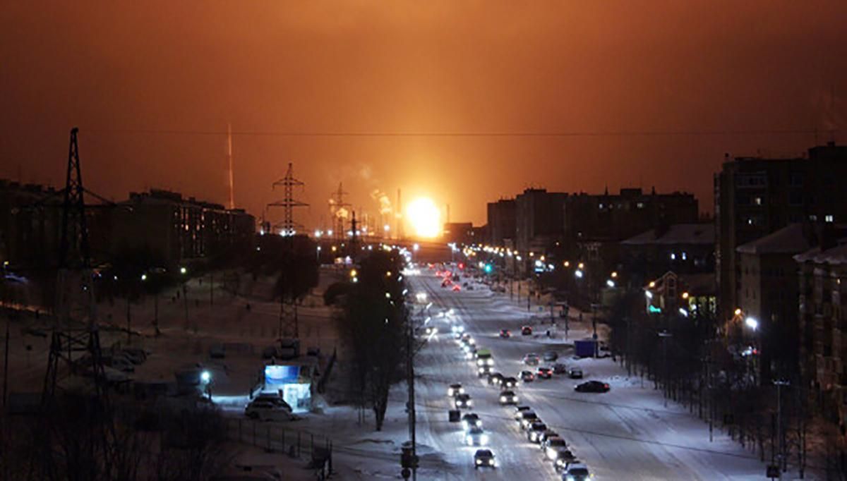 В России горел нефтеперерабатывающий завод "Лукойл": детали, фото, видео В России горел нефтеперерабатывающий завод "Лукойл": детали, фото, видео