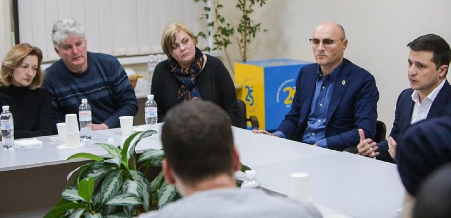 Авіакатастрофа МАУ в Ірані: Зеленський зустрівся з родичами загиблих – фото Авіакатастрофа МАУ в Ірані: Зеленський зустрівся з родичами загиблих – фото