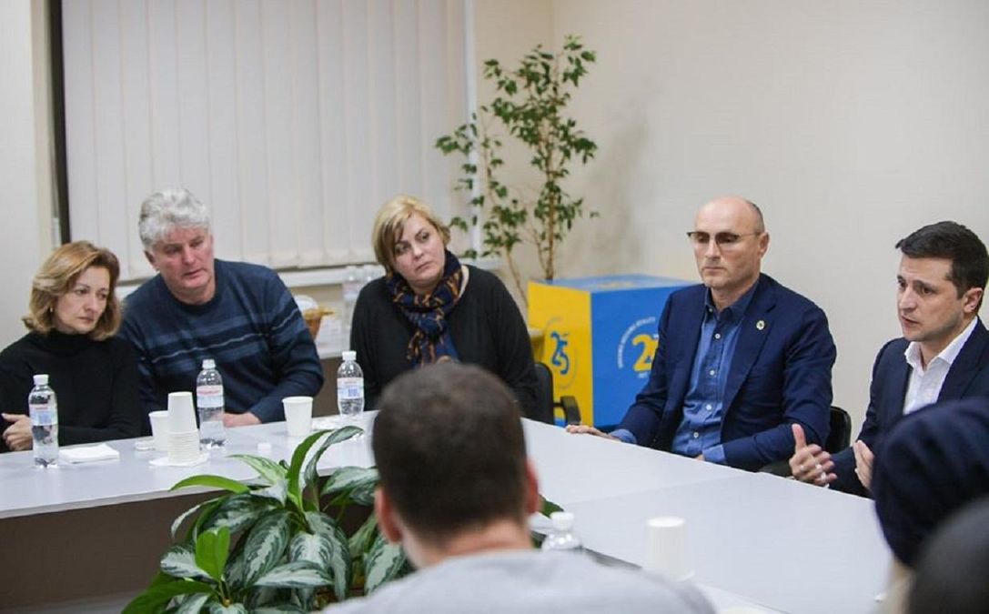 Авиакатастрофа МАУ в Иране: Зеленский встретился с родственниками погибших – фото Авиакатастрофа МАУ в Иране: Зеленский встретился с родственниками погибших – фото