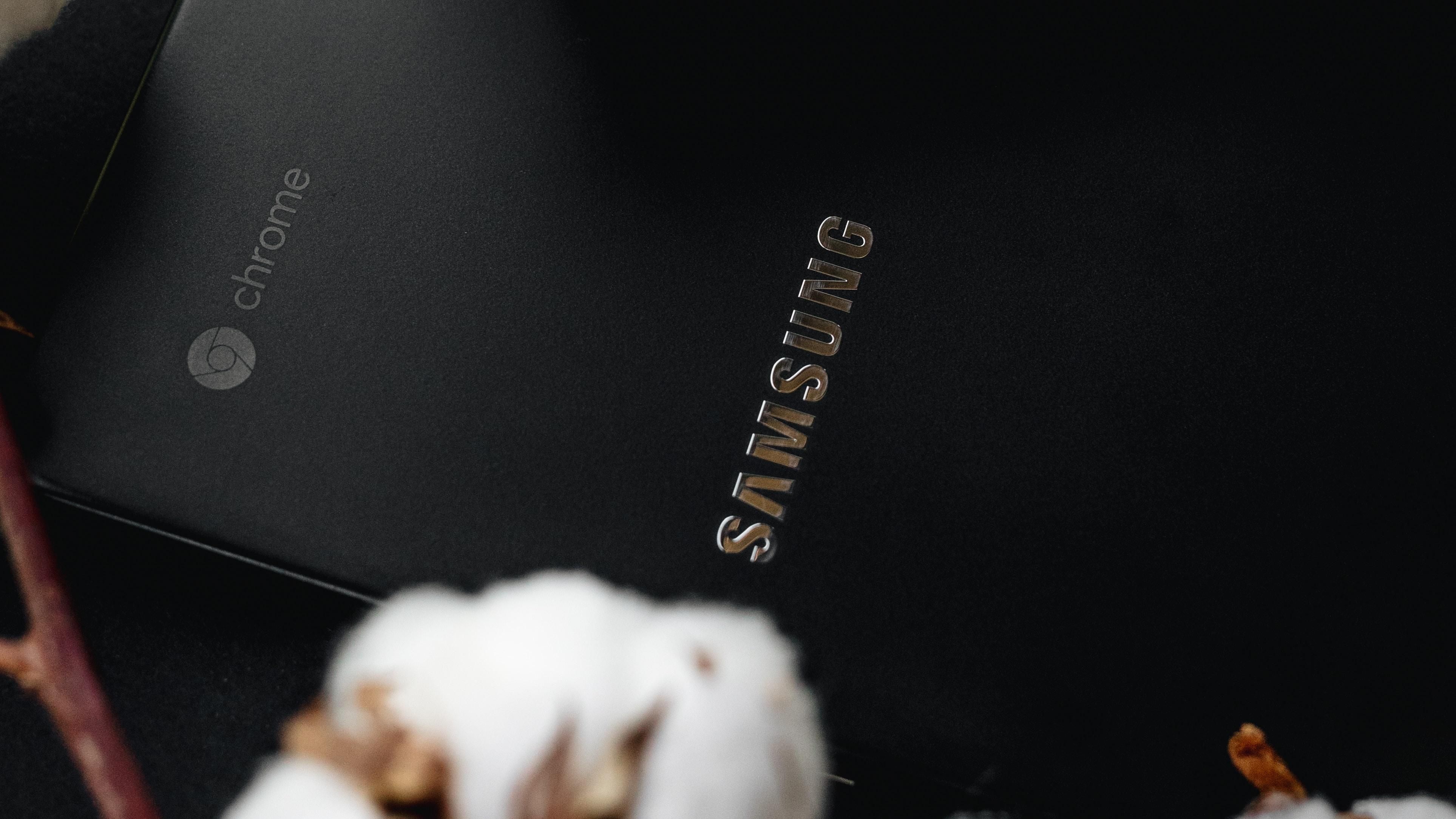 Samsung анонсувала ноутбук із розсувним дисплеєм Samsung анонсувала ноутбук із розсувним дисплеєм