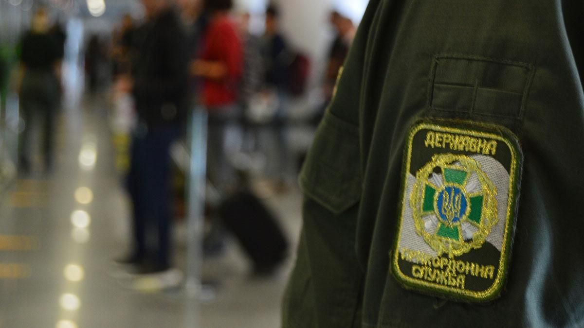 Агрессивный пассажир устроил дебош в "Борисполе": видео Агрессивный пассажир устроил дебош в "Борисполе": видео