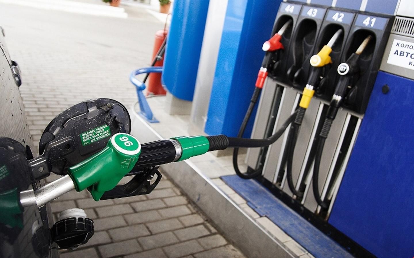 Нелегальні АЗС заробляли мільярди: експерти оцінили роботу влади у боротьбі з "тіньовиками" Нелегальні АЗС заробляли мільярди: експерти оцінили роботу влади у боротьбі з "тіньовиками"
