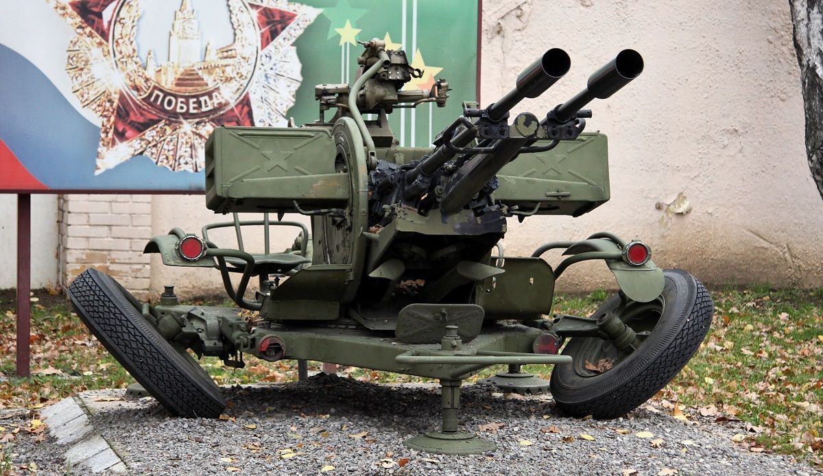 Боевики разместили зенитную установку возле участка разведения войск в Станице Луганской Боевики разместили зенитную установку возле участка разведения войск в Станице Луганской