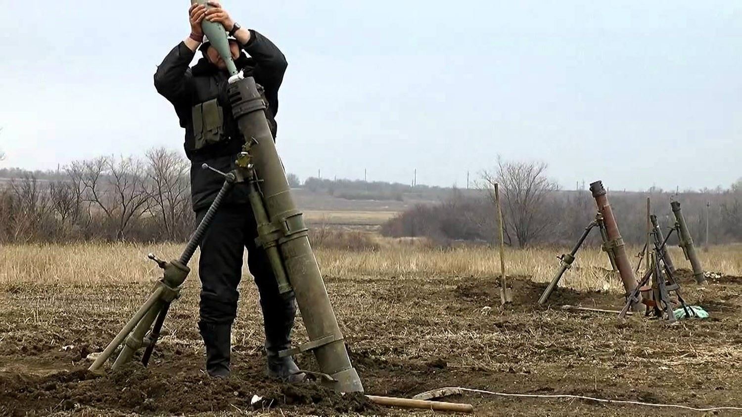 На Донбассе стало меньше обстрелов, но боевики применили запрещенное оружие