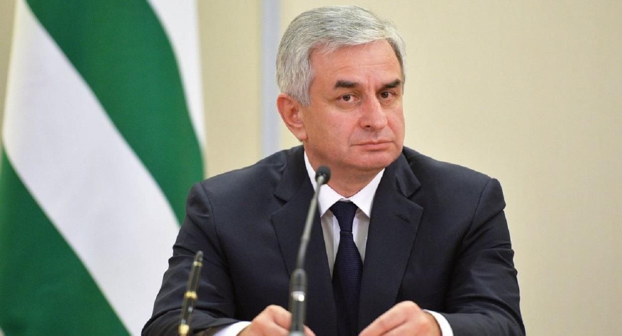 Протести в Абхазії: так званий "президент" пішов у відставку