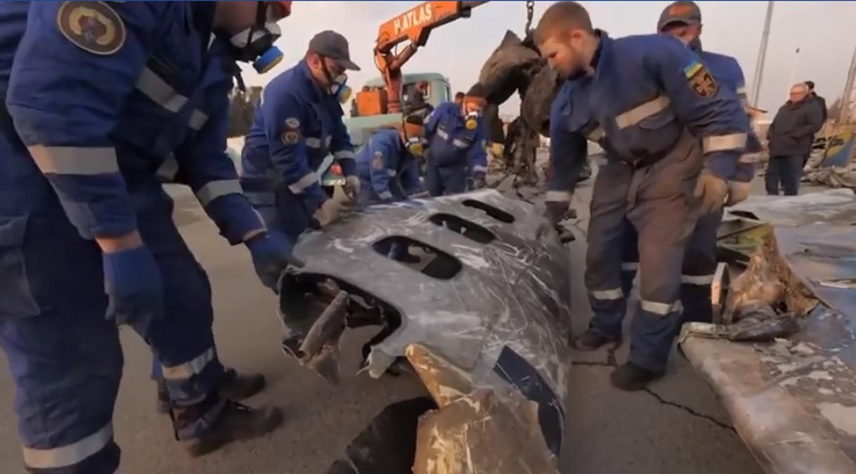 Катастрофа МАУ в Ірані: рятувальники показали відео з місця трагедії