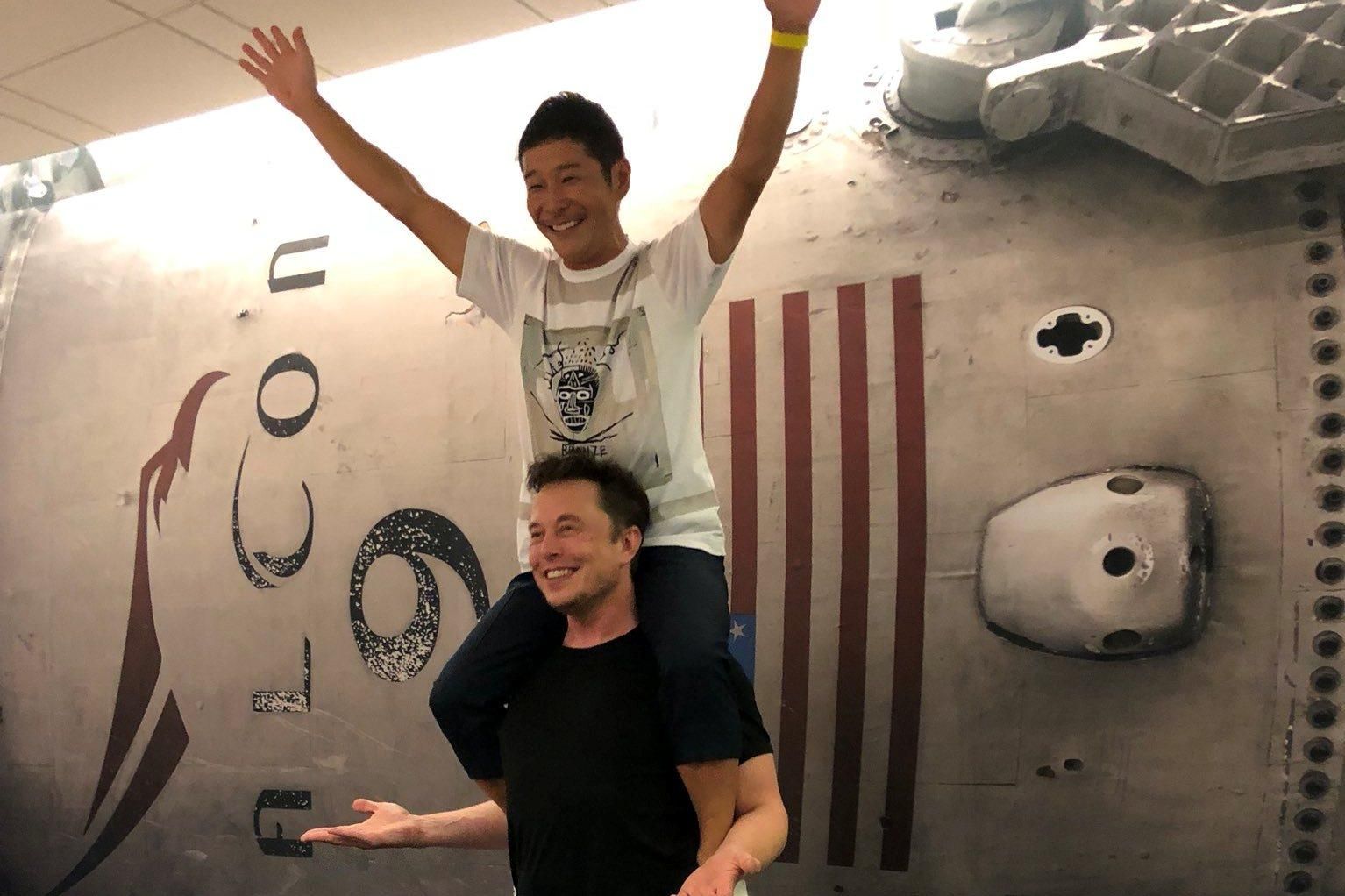 Японский миллиардер ищет девушку для совместного полета на Луну Японский миллиардер ищет девушку для совместного полета на Луну