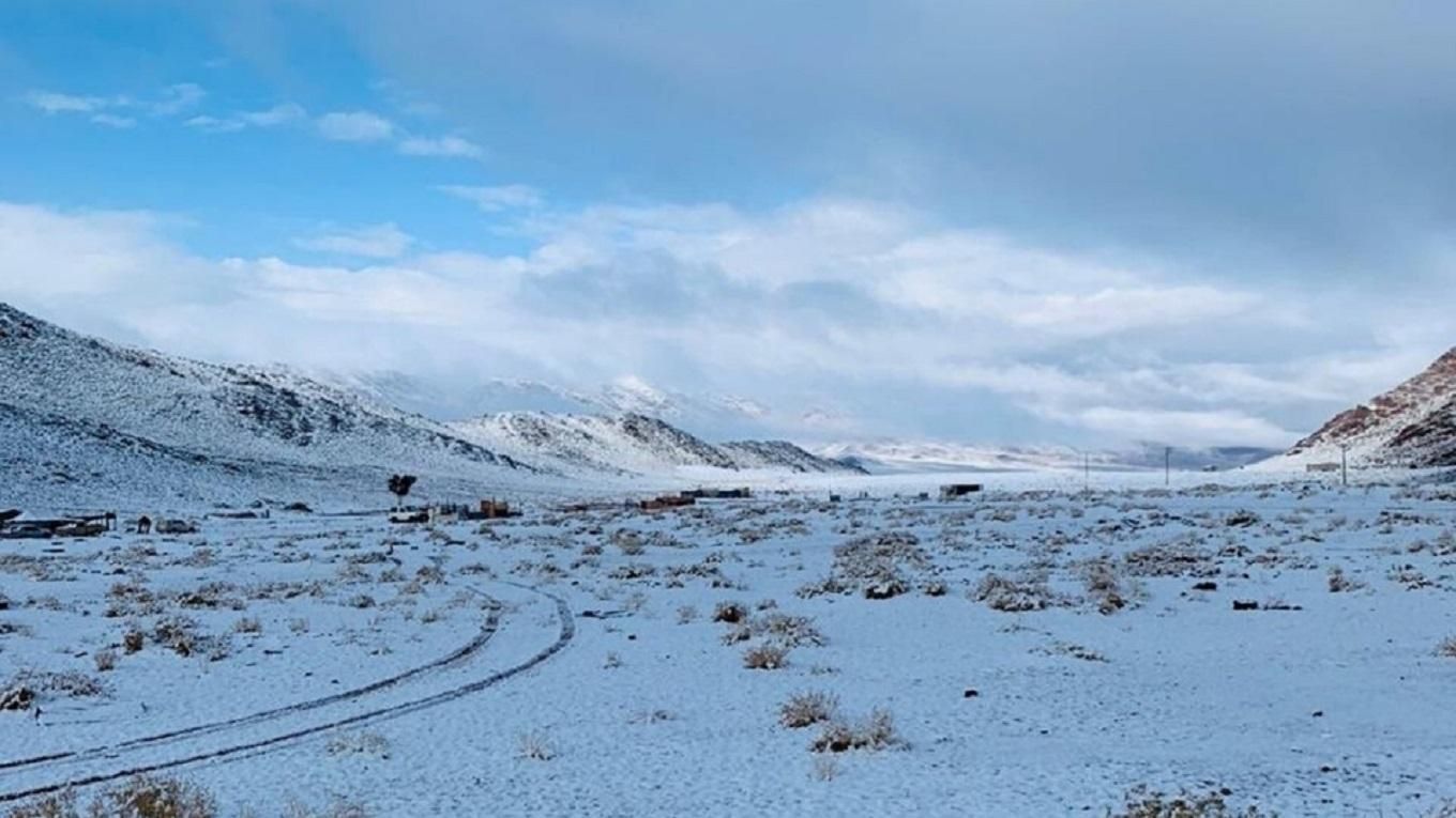 В Саудовской Аравии неожиданно выпал снег: удивительные фото В Саудовской Аравии неожиданно выпал снег: удивительные фото
