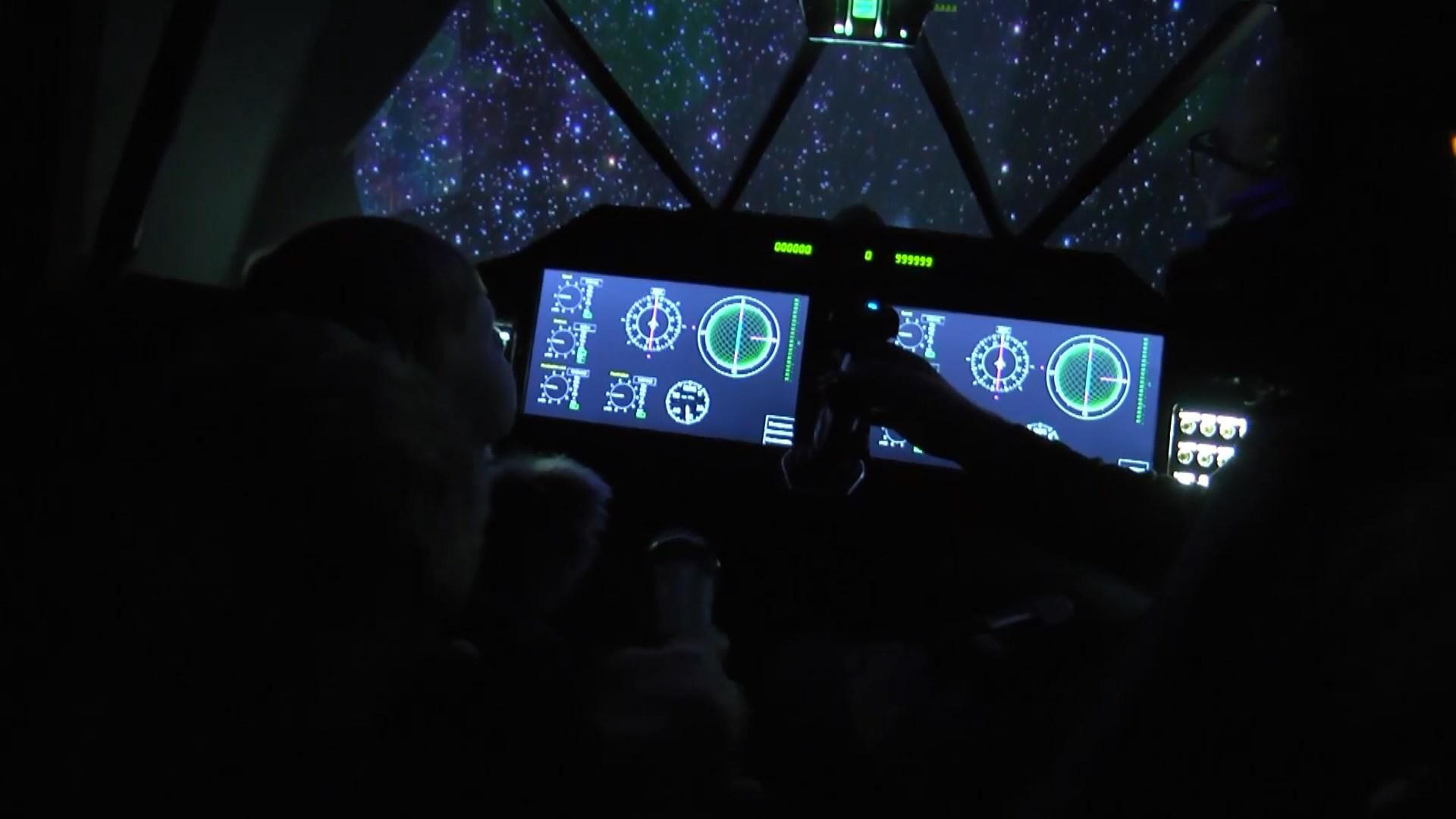 Облетіти Всесвіт за 5 хвилин: у Житомирі відкрили унікальний космічний симулятор